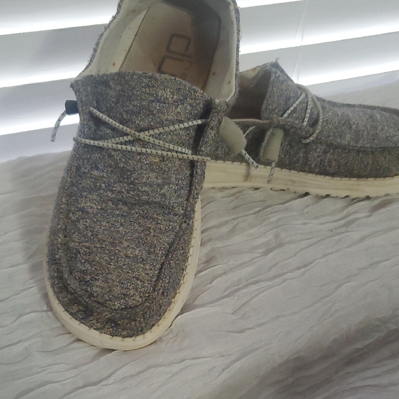 Ladies Gray Casual Shoes HeyDudes Size 8 - Picture 2 of 7